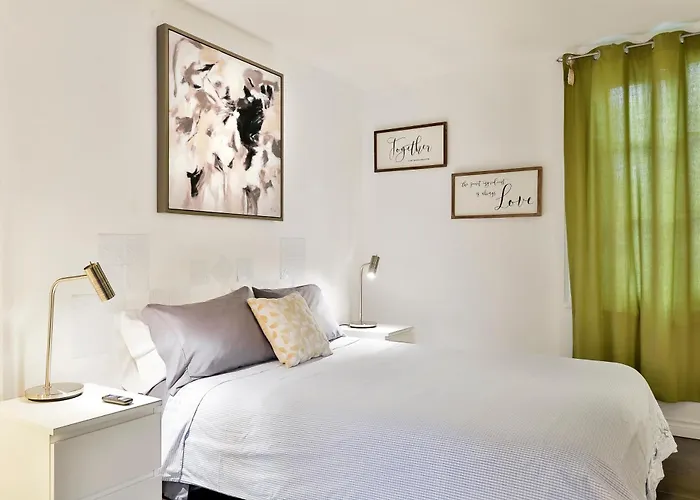 100 Meters To Subway - Montcalm Condos